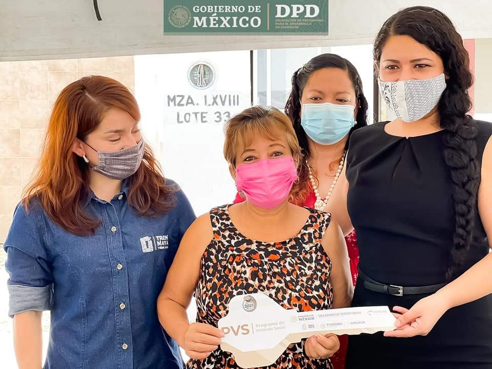 Nueve familias recibieron las llaves de su casa. (Nancy Domínguez)