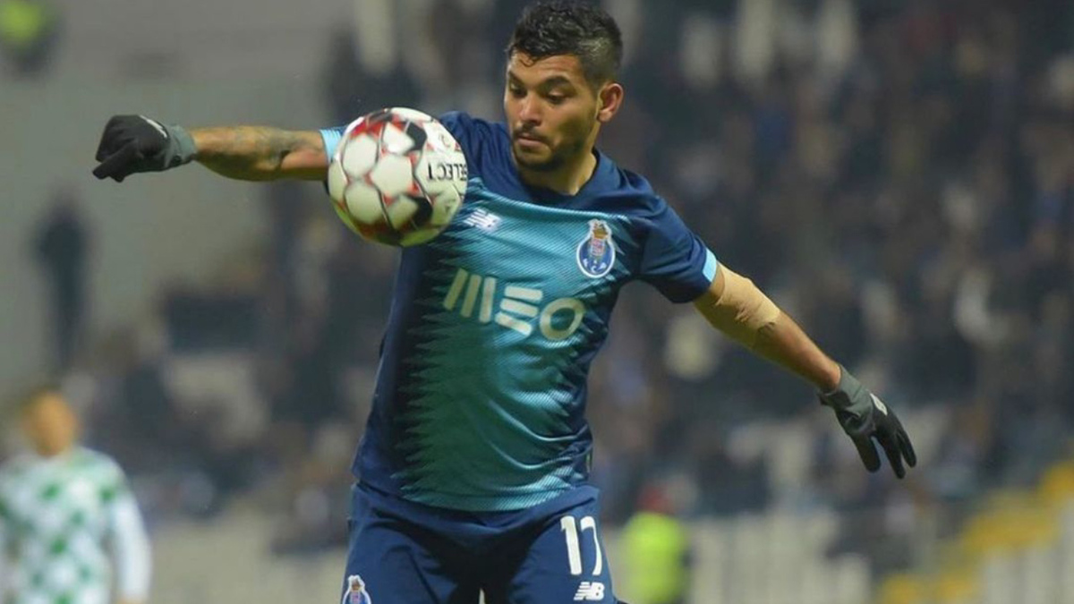 Tecatito' Corona será nuevo jugador del Sevilla, reportan en Portugal