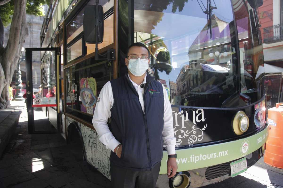 Turibuses regresan al zócalo de Puebla. (Andrés Lobato)