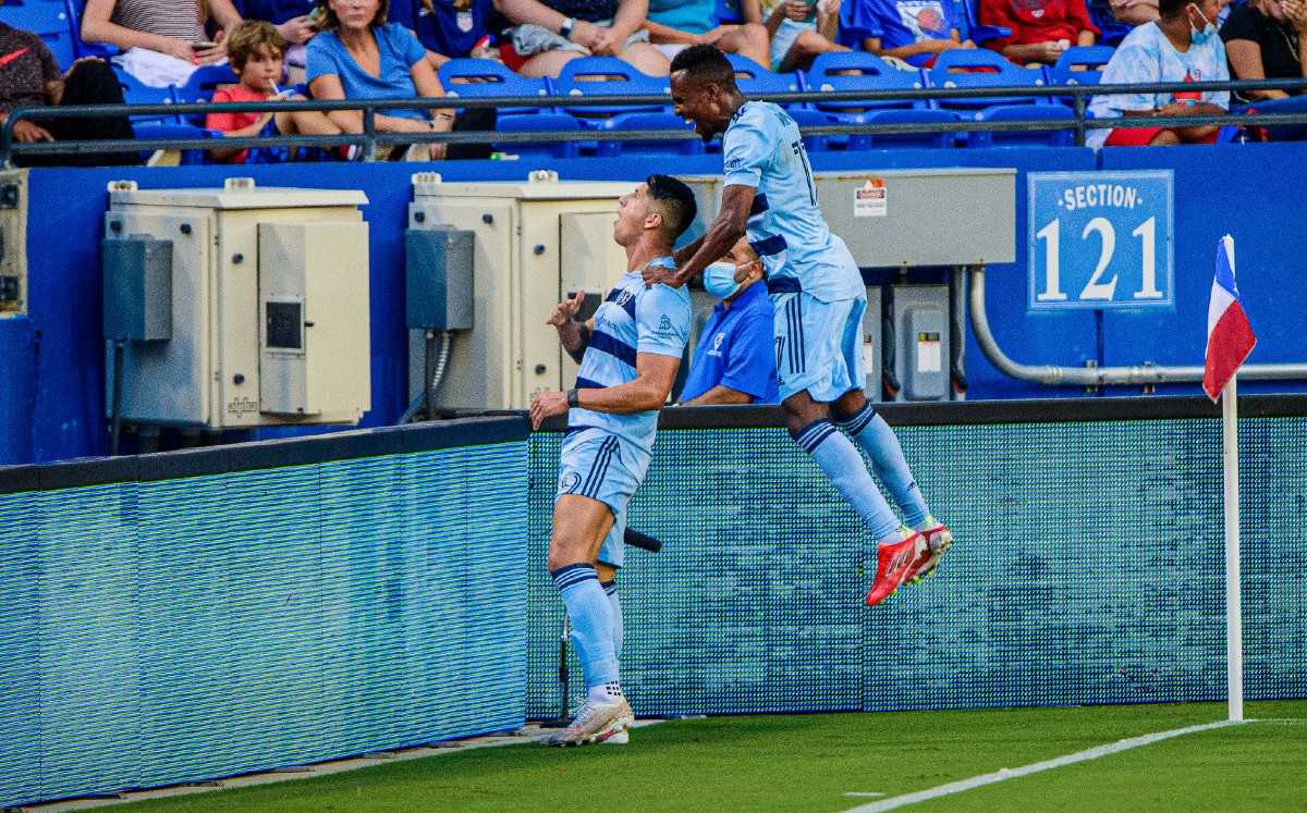 Alan Pulido suma su octavo gol en la  MLS en la victoria del Sporting Kansas City (Twitter: @SoySporting)