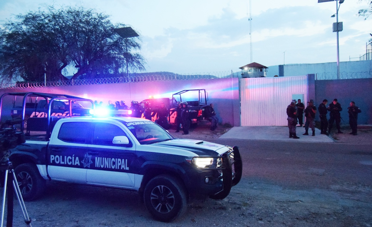 Autoridades acudieron en operativo al interior del Cereso de Tula. (Francisco Villeda)
