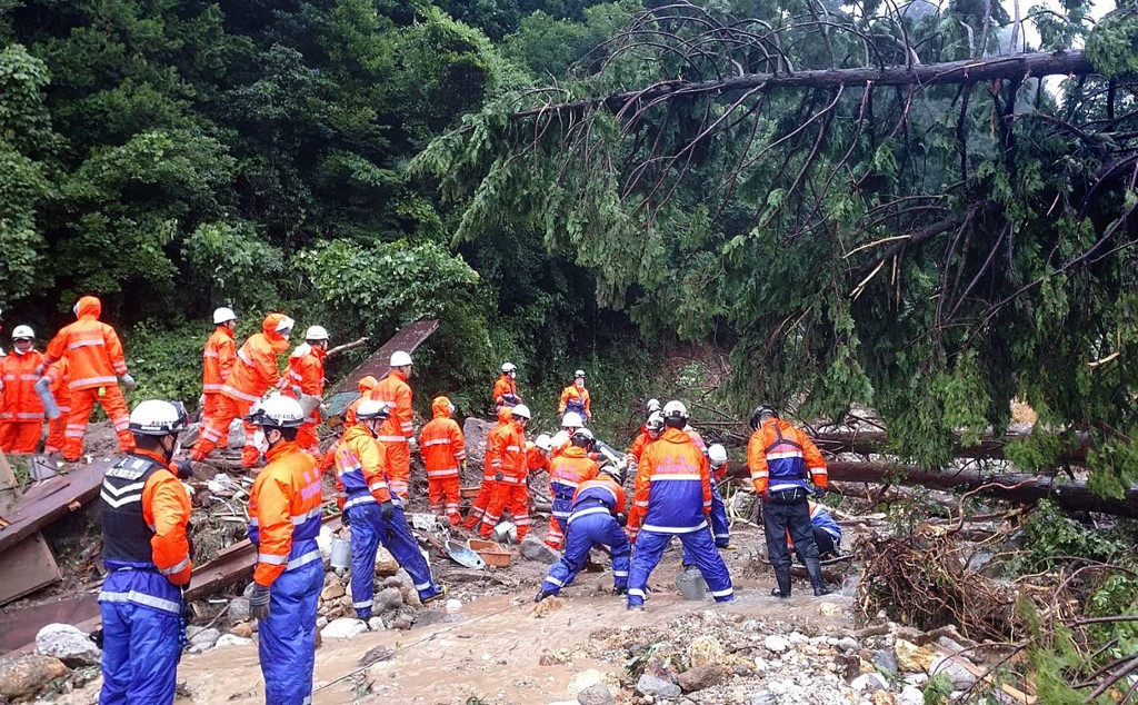 Los equipos de rescate han apoyado a la población japonesa tras las lluvias. (AFP)