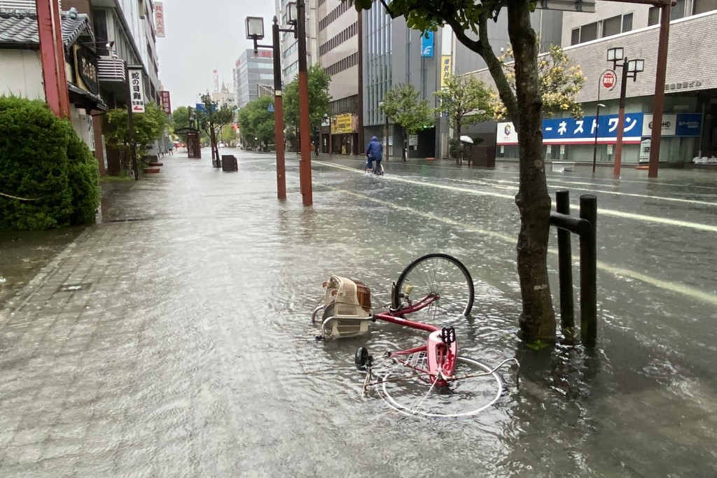 Hasta el momento, se reporta una persona muertas y dos desaparecidas tras las lluvias en Japón. (AFP)