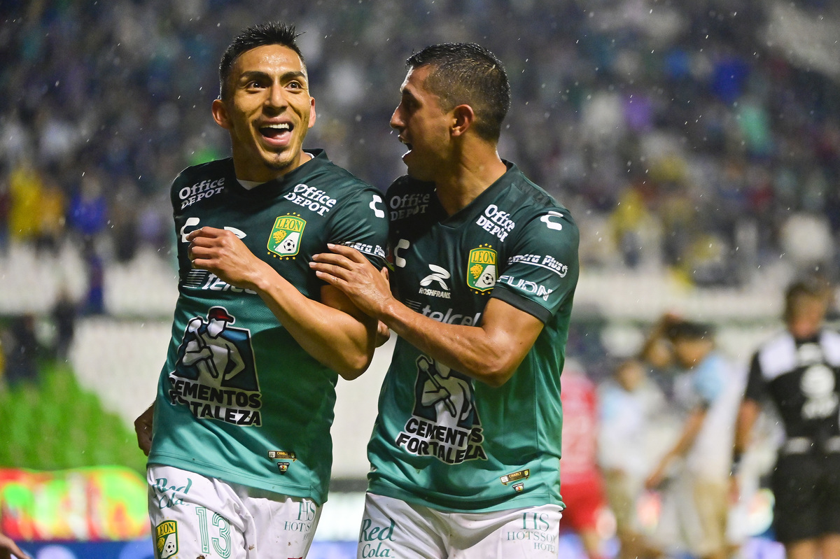 Ángel Mena celebrando gol de León (Imago7)