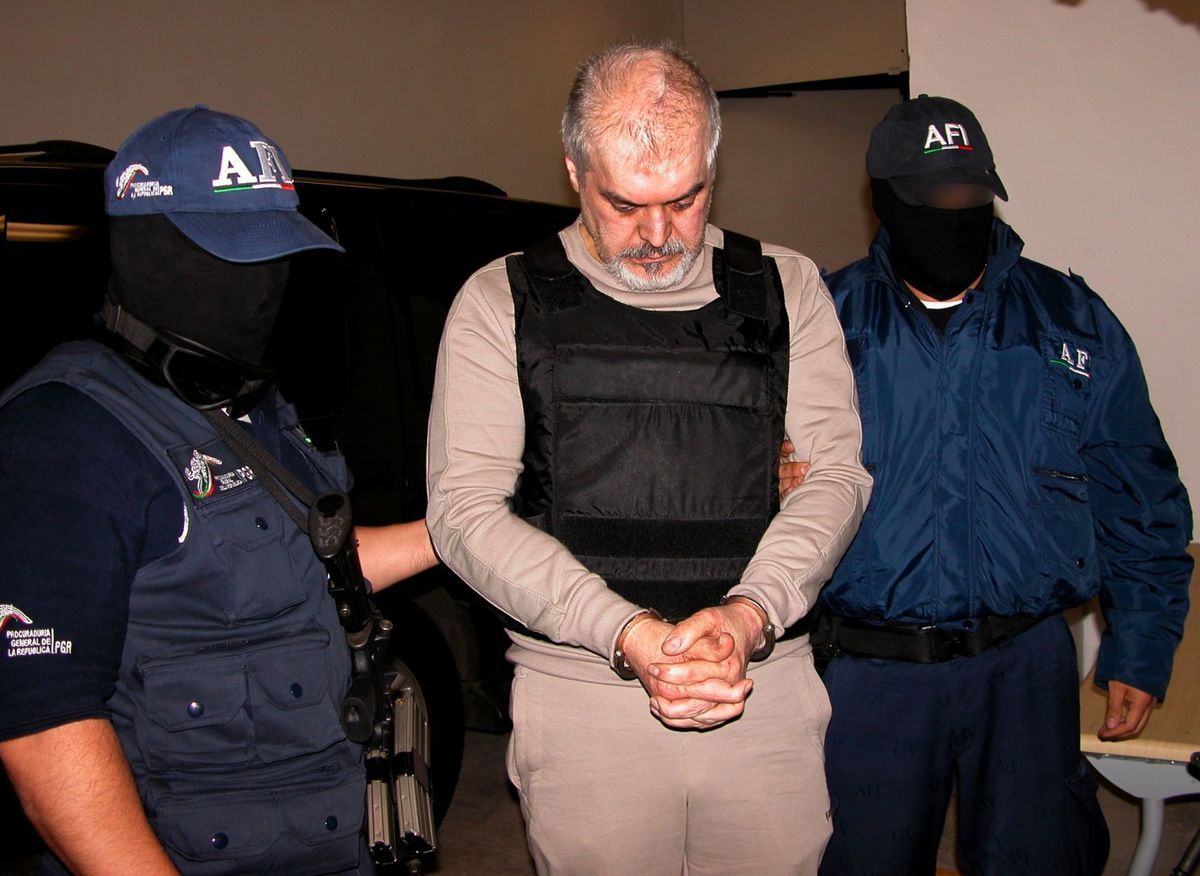 Eduardo Arellano Félix 'El Doctor', siendo detenido por las autoridades en 2008. (Cuartoscuro / Archivo)