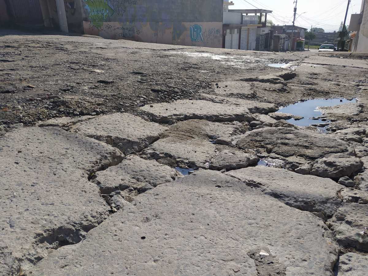 Piden apoyo para tapar baches