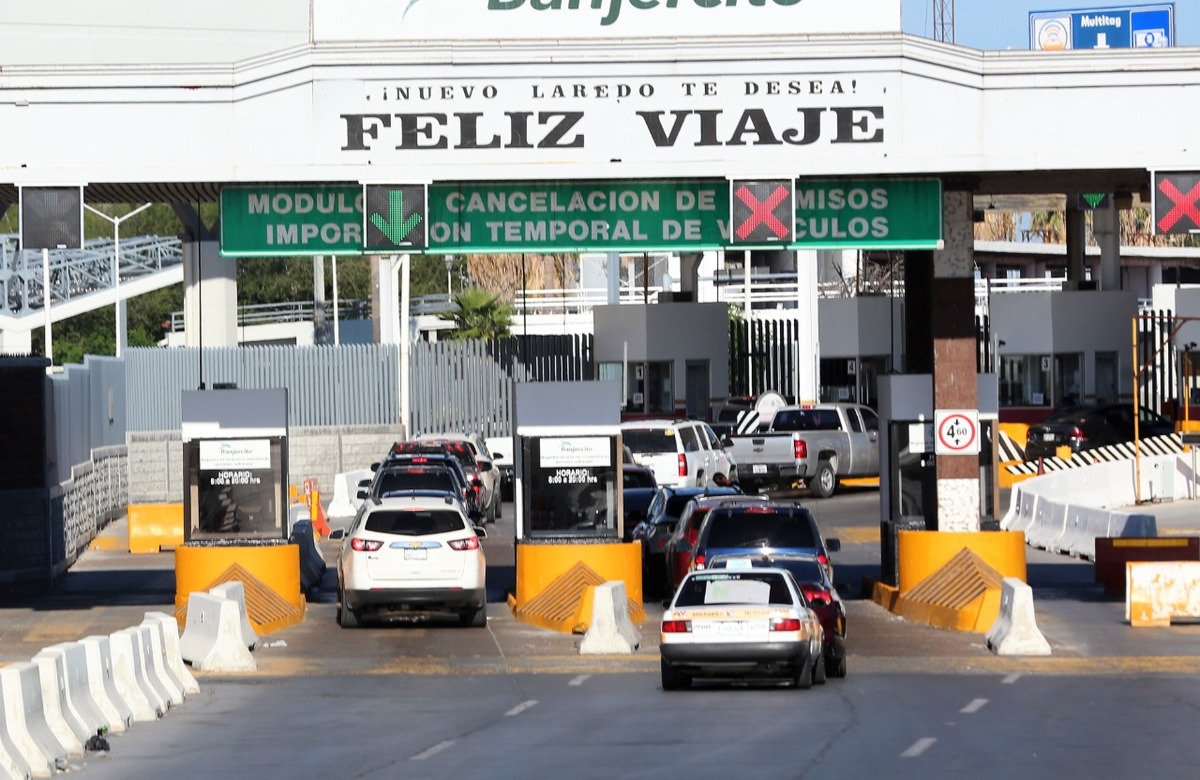 Caravanas escoltadas y cruces de media hora, el común denominador de una frontera cerrada. Foto: Raúl Palacios