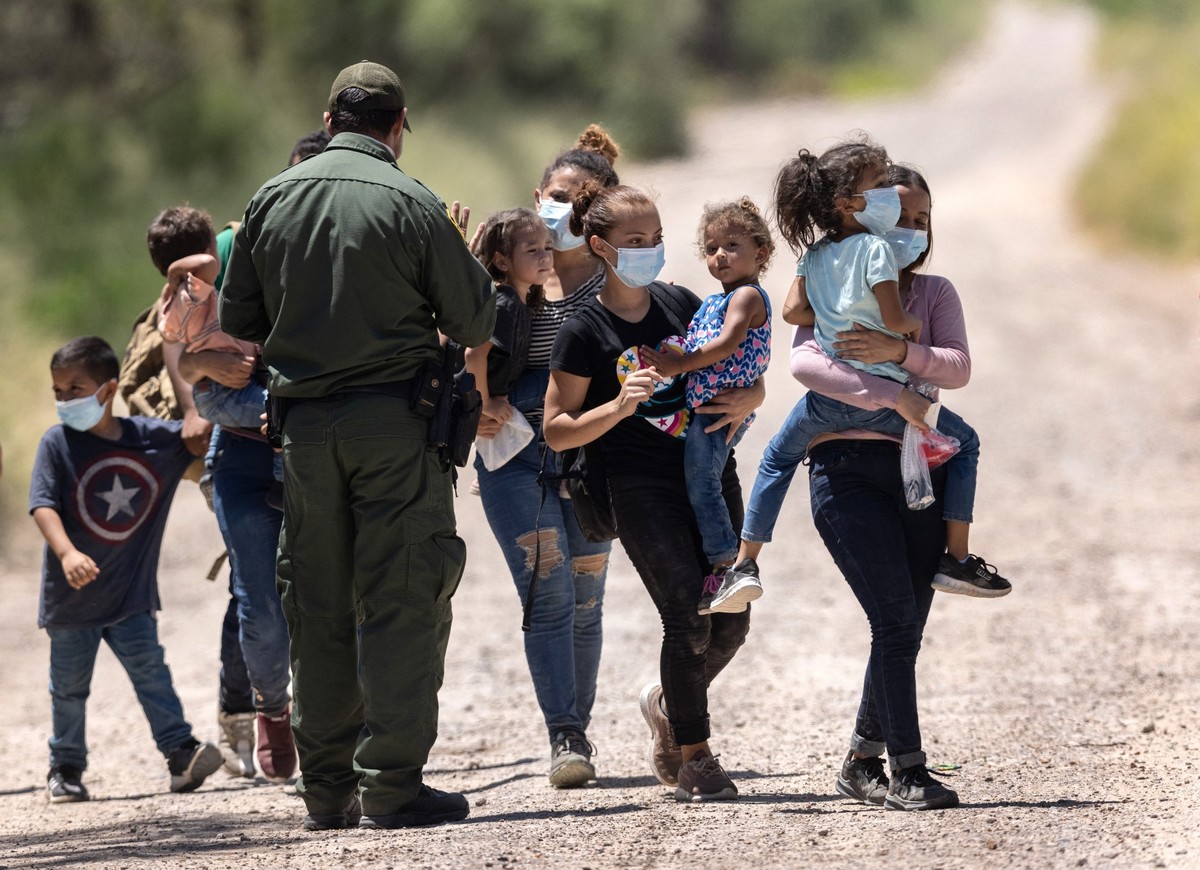 Miles de migrantes intentan cruzar México para llegar a la frontera de Estados Unidos. (AFP)