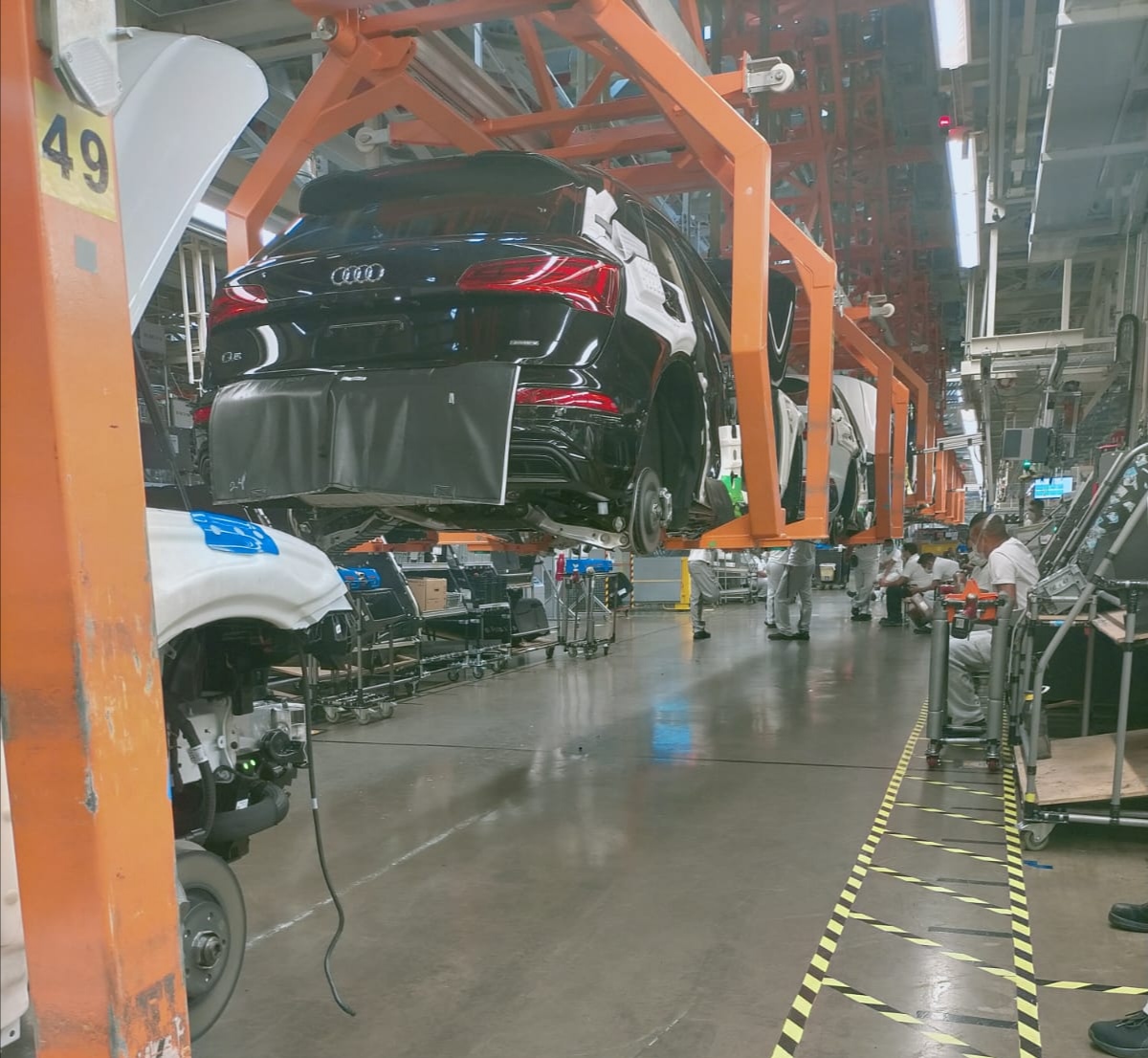 Trabajadores de Audi México inician paro de brazos caídos. (Especial)