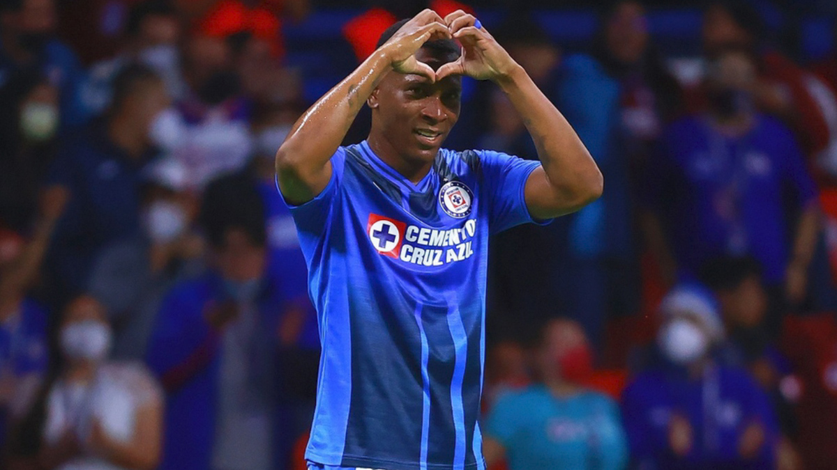 Bryan Angulo, un doblete con sabor a gloria con Cruz Azul