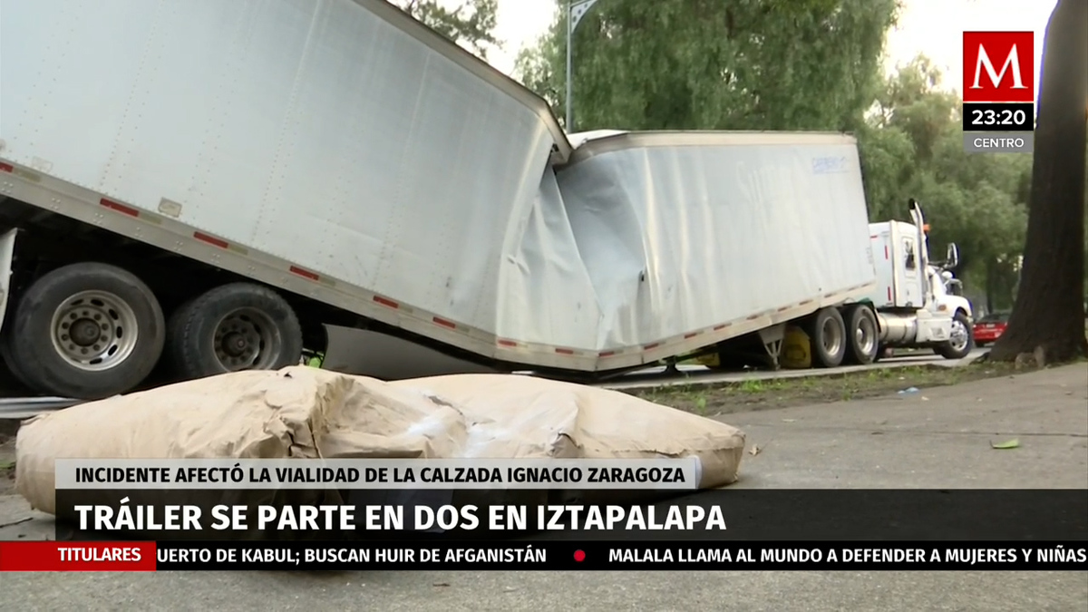 CdMx. Caja de tráiler se troza por exceso de peso