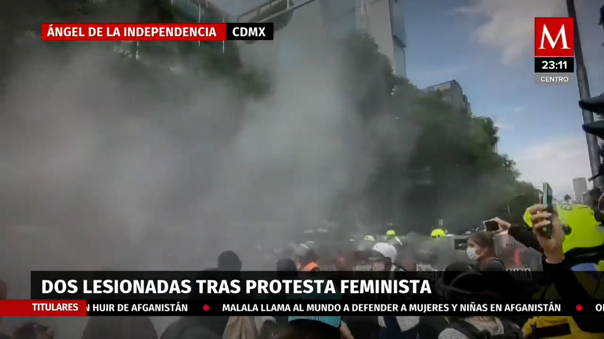CdMx. Colectivos de mujeres y policías se enfrentan en Reforma