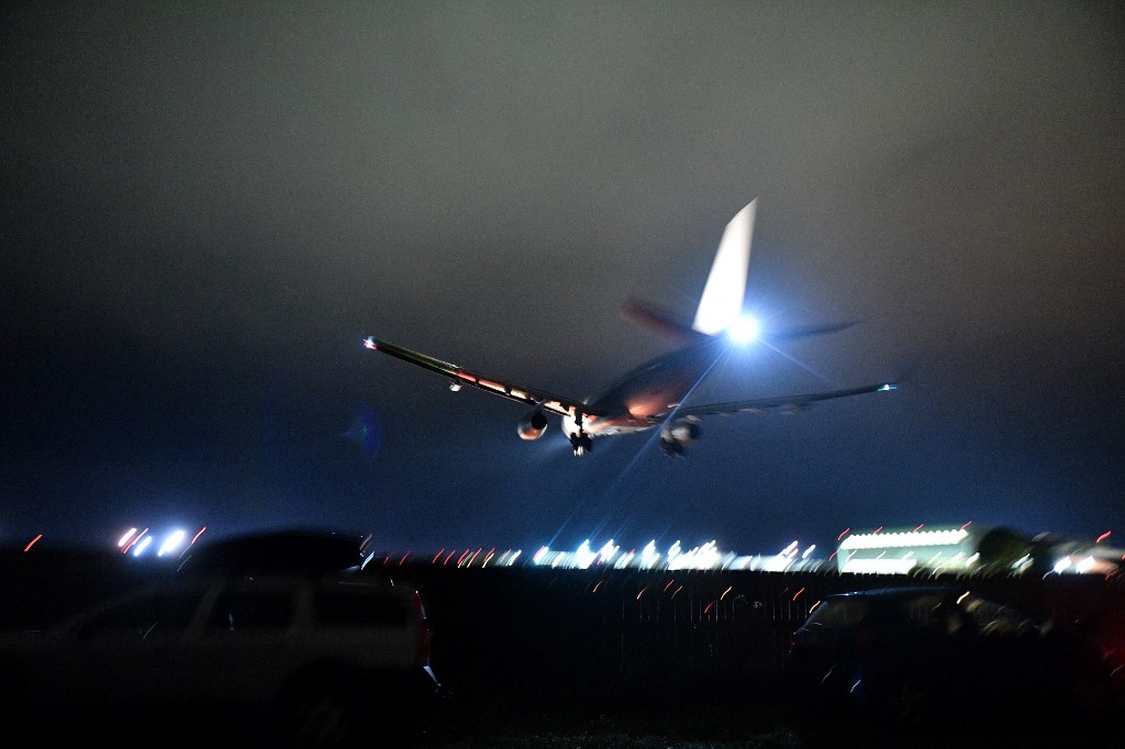 Continúan las evacuaciones de extranjeros tras el ascenso de los talibanes en Afganistán. (AFP)