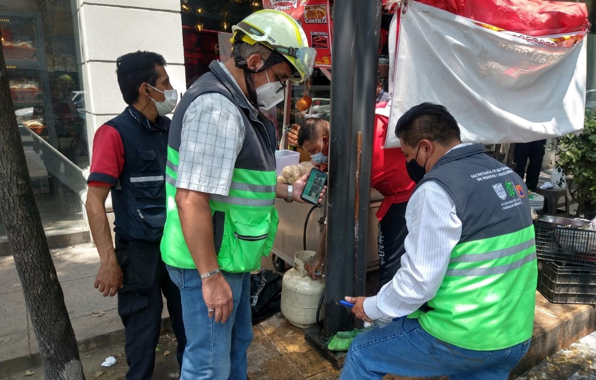 La fuga de gas se originó en un puesto de comida. | César Velázquez