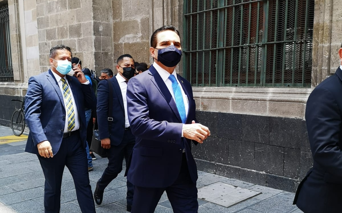 El gobernador de Michoacán, Silvano aureoles, a su llegada a Palacio Nacional. (Pedro Domínguez)