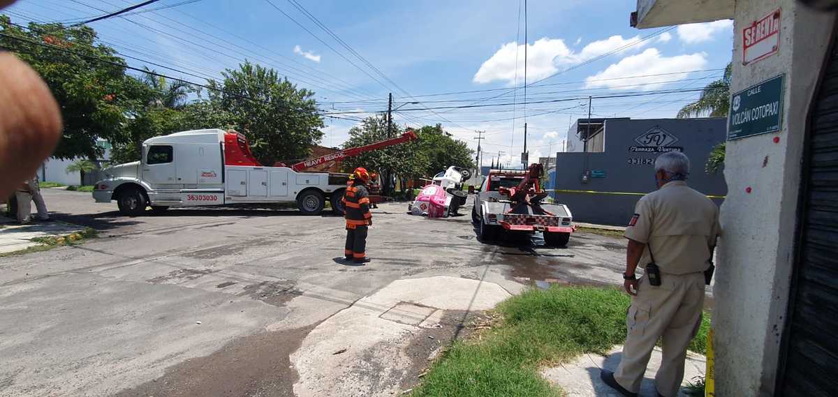 El incidente sucedió en la esquina de la calle Volcán Jorullo y Volcán Cotopaxi. (Juan Carlos Munguía)