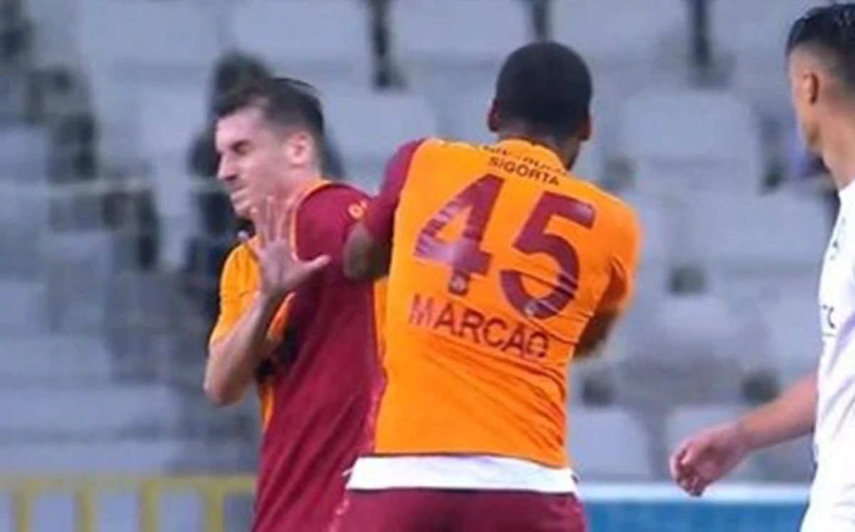 Un jugador del Galatasaray es expulsado por golpear a un compañero (Especial)