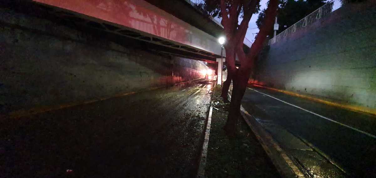 Limpian túnel de avenida Niños Héroes en Guadalajara (Juan Carlos Munguía)