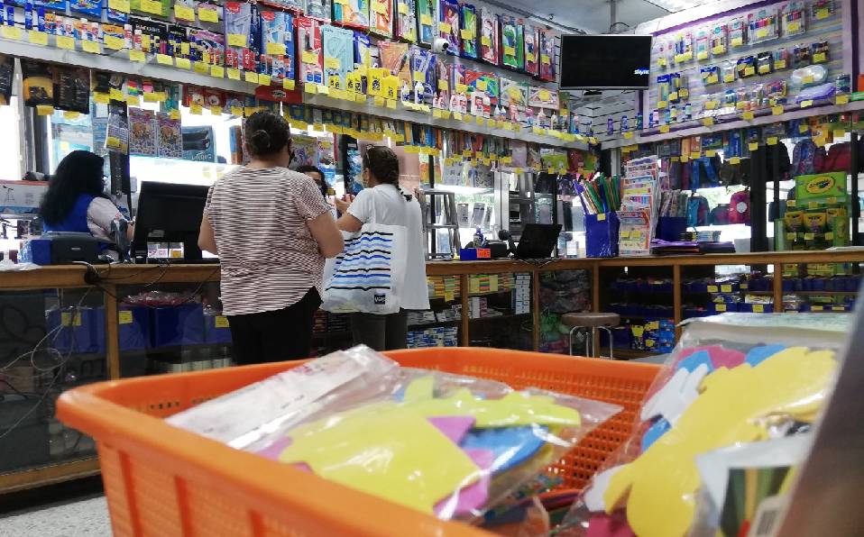 Profeco vigilará precios y promociones en papelerías y otros establecimientos por el regreso a clases. Dany Béjar.