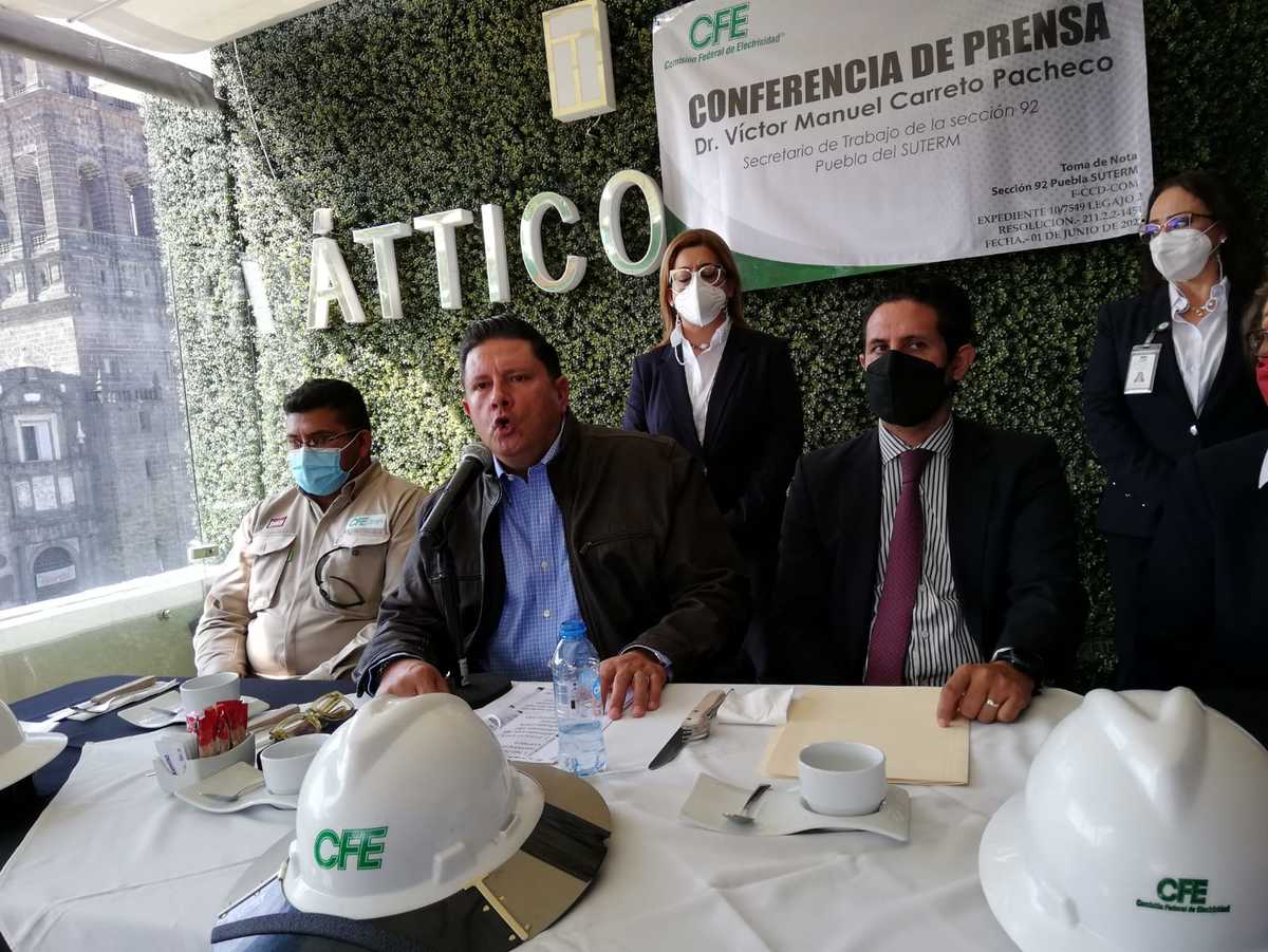 Víctor Manuel Carreto Pacheco asegura que continúa como líder de electricistas en Puebla. (Verónica López)
