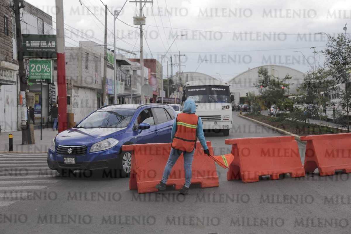 Bulevar Xonaca, con banquetas rotas y mobiliario urbano afectado | Andrés Lobato