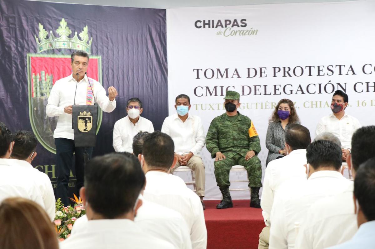 El gobernador de Chiapas, Rutilio Escandón Cadenas, aseguró ante empresarios de la construcción que el dinero de obras públicas genera desarrollo en l