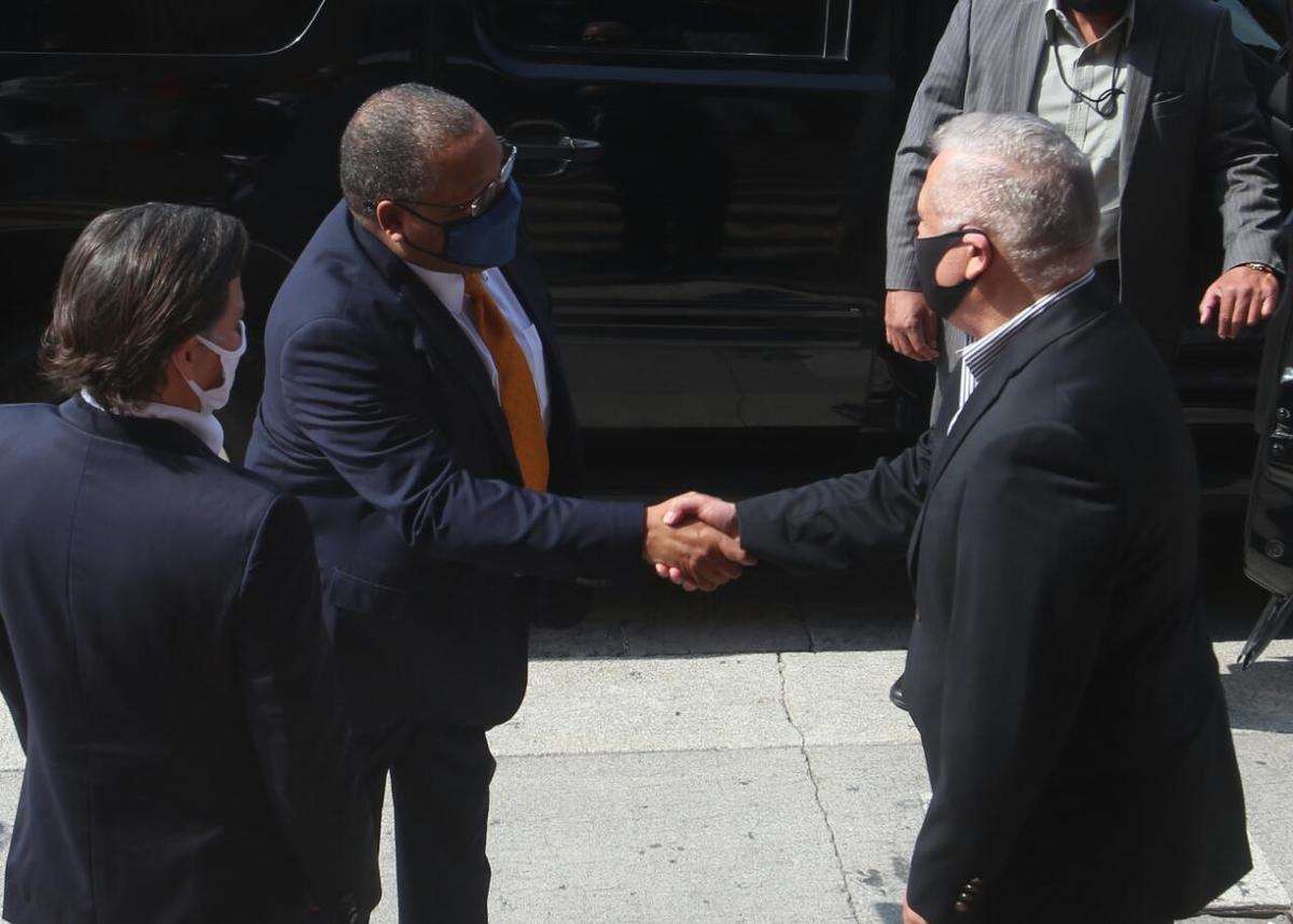 Jaime Rodríguez se reúne con cónsul de Estados Unidos. Foto: Raúl Palacios.