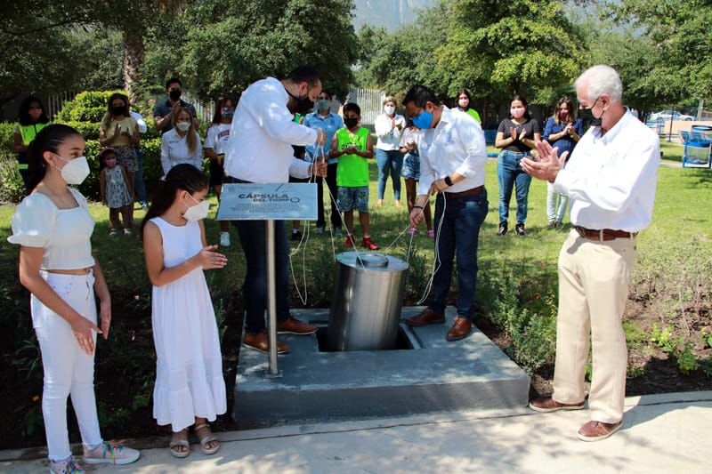 Participaron ciudadanos en general, mediante la organización de un comité integrado por el cronista, maestros, niñas, niños y servidores públicos.