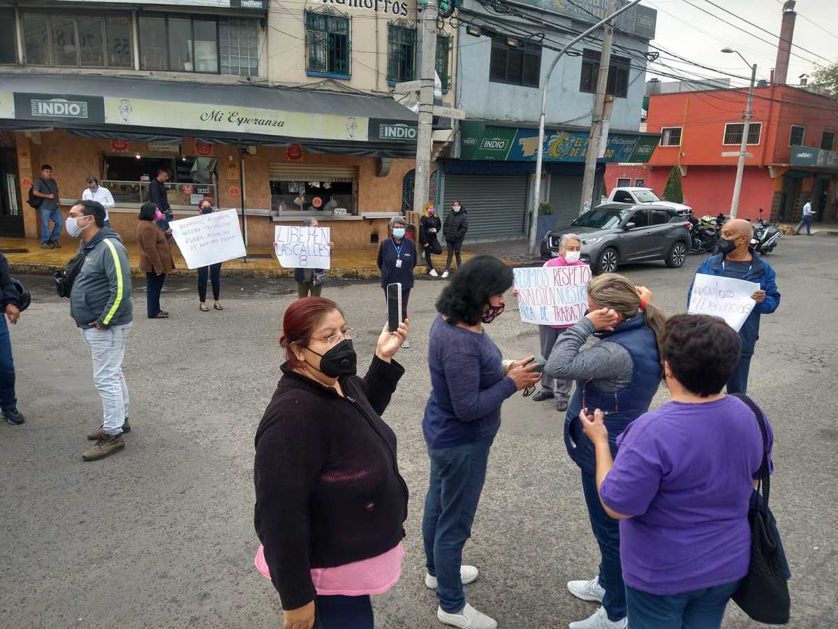 Pobladores de Azcapotzalco piden que se retiren vehículos confiscados de las calles (Especial)