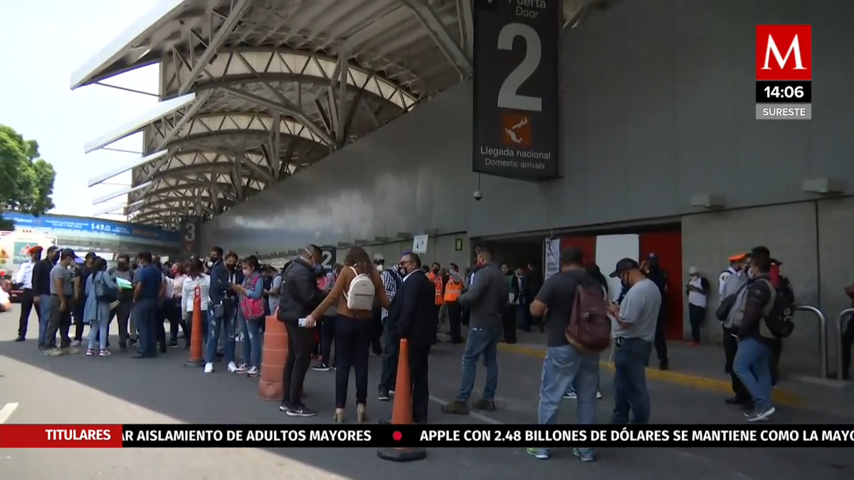 Policías federales protestan en el aeropuerto internacional
