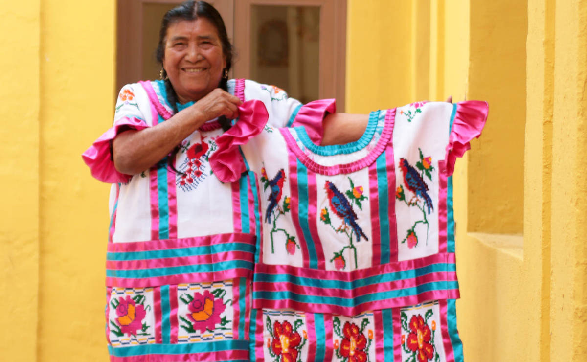 Traje tardicional de Huautla de Jiménez. (Foto: Instituto Oaxaqueño de las Artesanías)