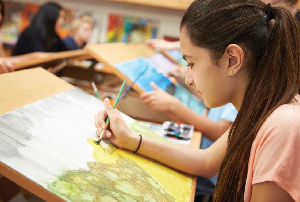 Antes de volver a las aulas, los niños deben recuperar su bienestar emocional.