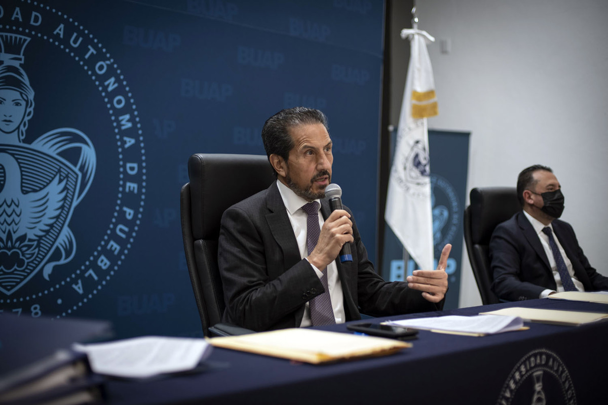 Alfonso Esparza Ortiz, rector de la BUAP | Especial