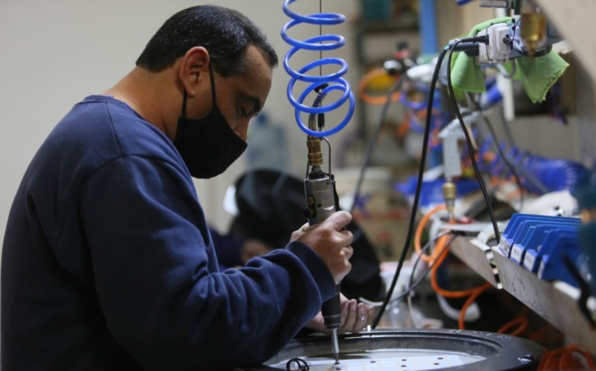 En cuanto a variaciones porcentuales reales respecto al mes anterior, el IOAE estima para el IGAE, un crecimiento de 0.5%. Foto: (Reuters)
