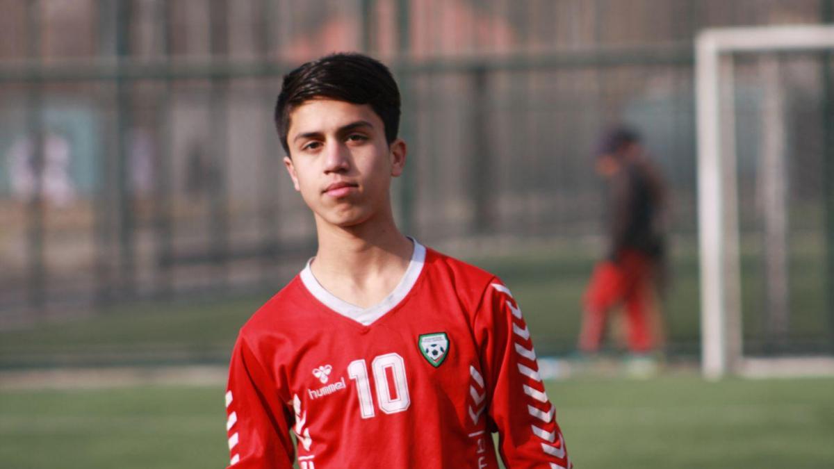Zaki Anwari seleccionado de las categorías inferiores de Afganistán (Twitter @FIFPRO)