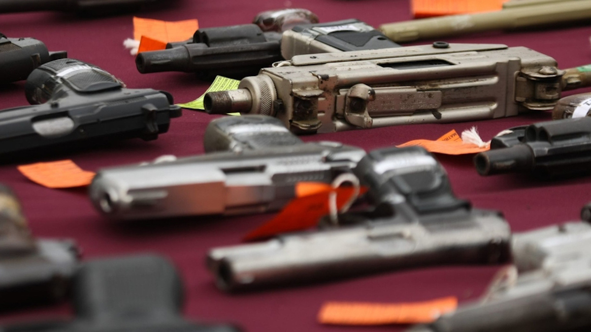 Corte de Massachusetts acepta demanda de México contra fabricantes de armas en EU