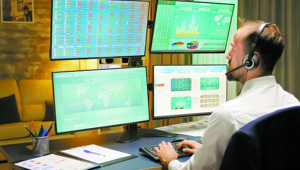 La dificultad es para asegurar que los trabajadores sigan todas las normas federales. Shutterstock