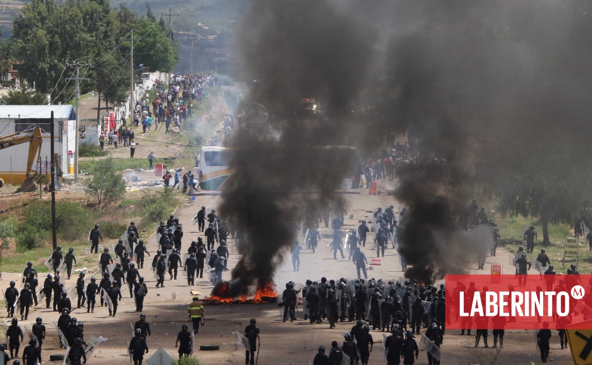 Elementos policíacos atacan a la población civil en Asunción Nochixtlán, Oaxaca, el 19 de junio de 2016. (Archivo)