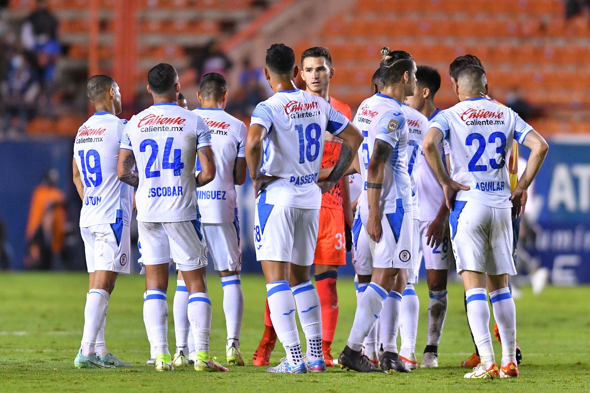 Jugadores de Cruz Azul tras duelo frente a San Luis (Imago7)