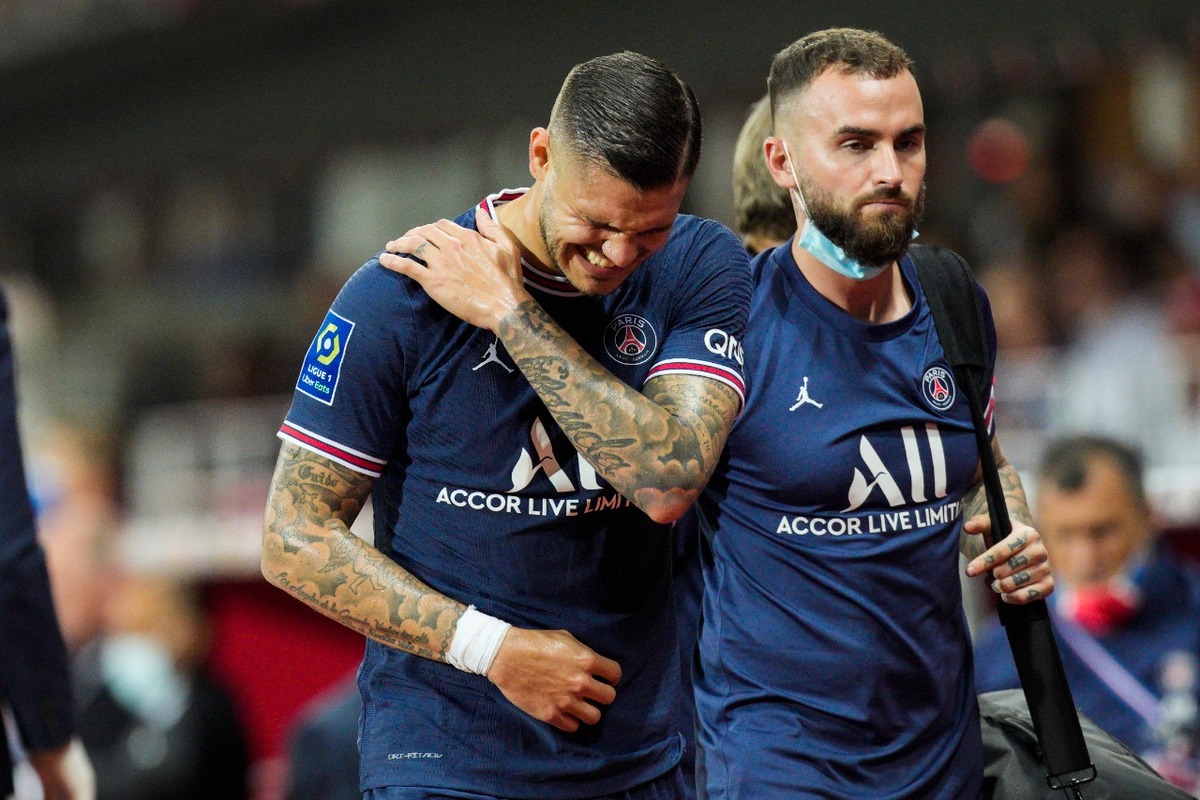 Mauro Icardi salió lesionado del partido contra el Brest (AP)