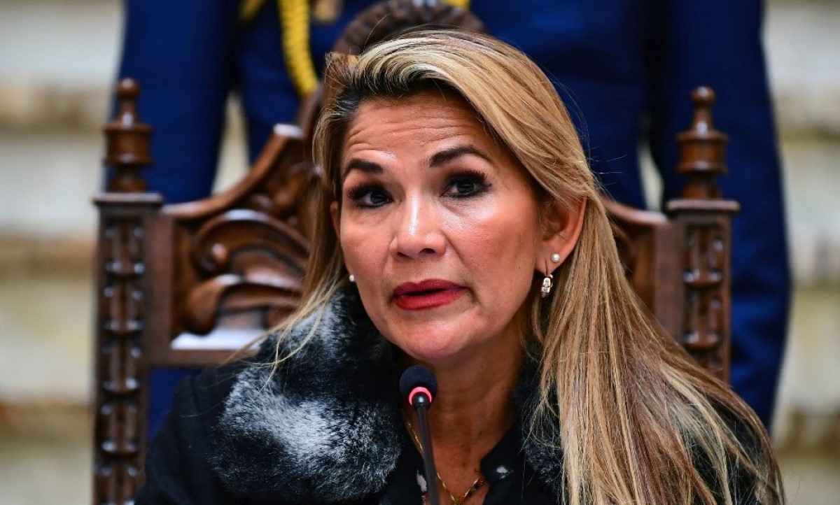 El ministro de gobierno indicó que Jeanine Áñez se causó una autolesión en su brazo. | AFP