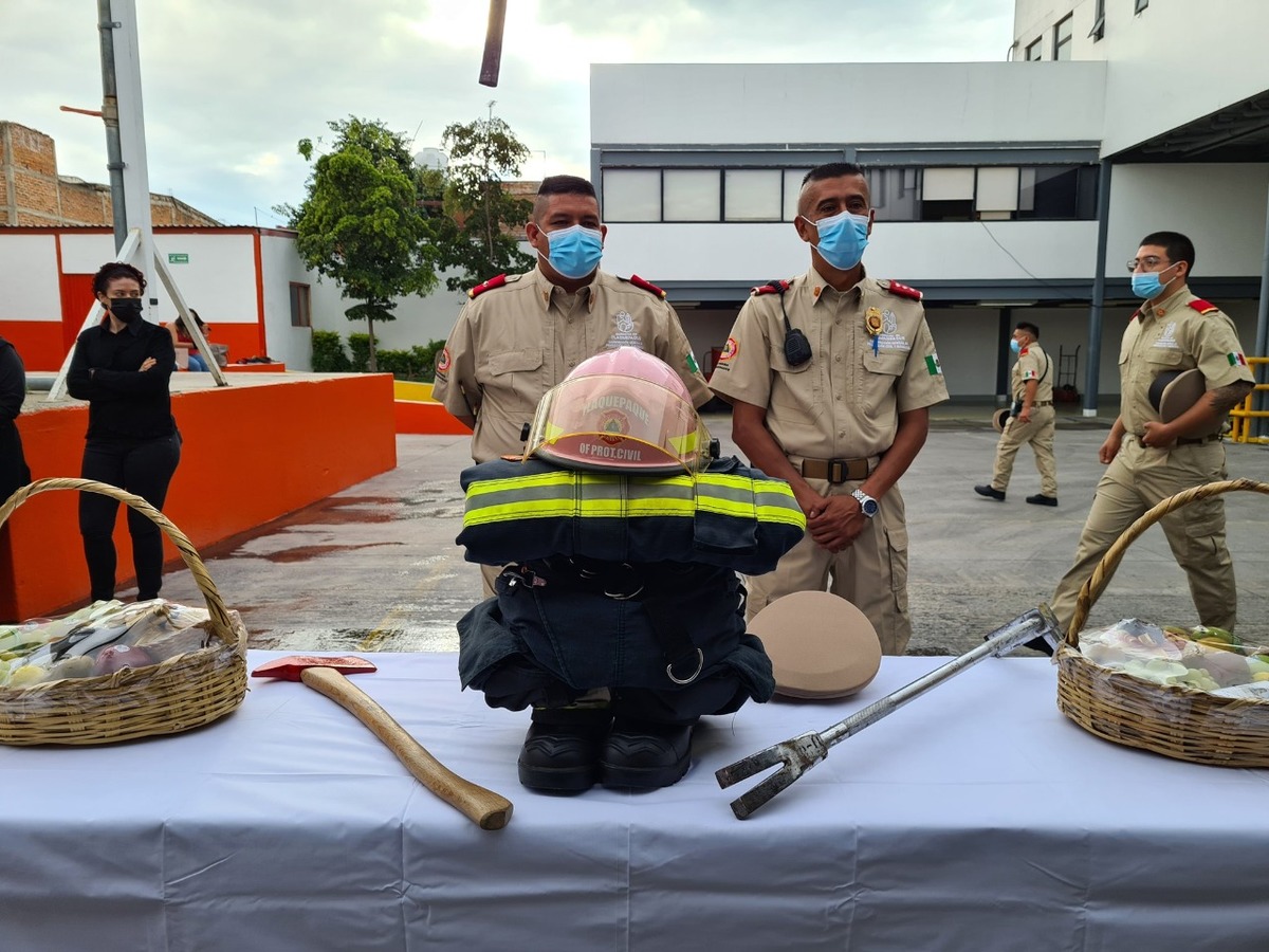 Ayuntamiento de Tlaquepaque reconoce a bomberos en su día
