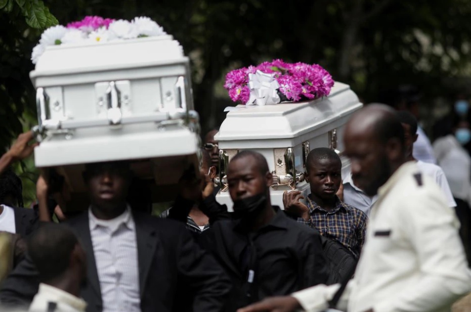 Los haitianos enterraron a sus familiares | Reuters