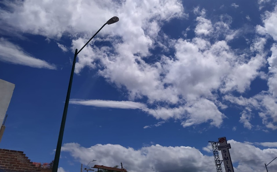 Vecinos de vista Esmeralda en León, denuncian falta de alumbrado público. Foto: Axel Rivas