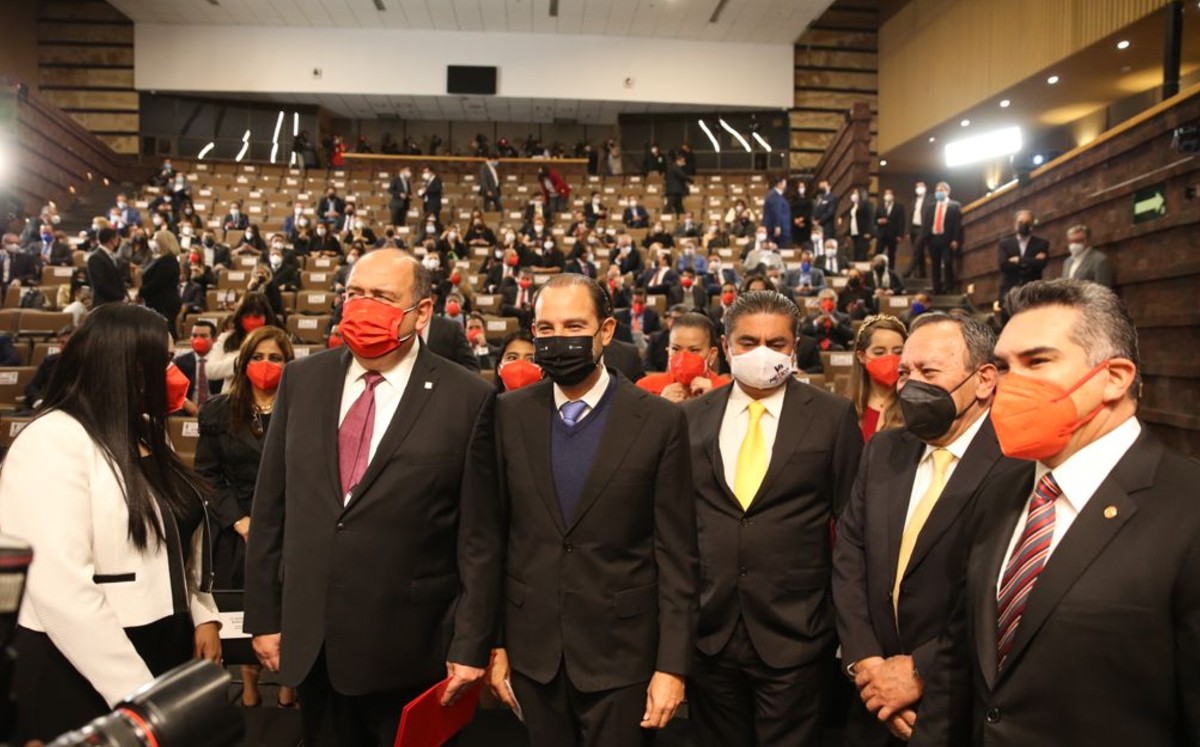 Verónica Juárez reconoció a líderes de los tres partidos para consolidar el bloque legislativo. | Especial