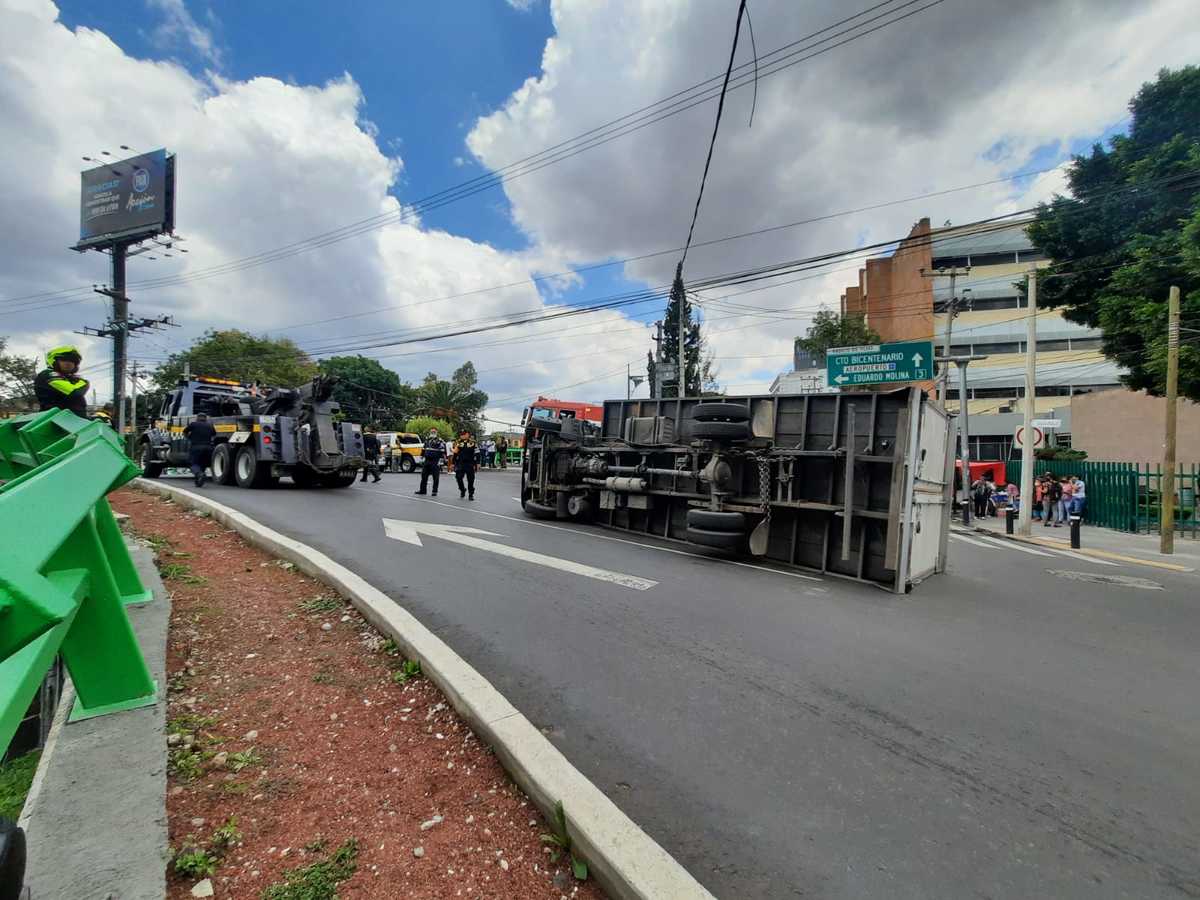 Debido al accidente la vialidad del Francisco y Troncoso fue cerrada por varios minutos, (César Velázquez)