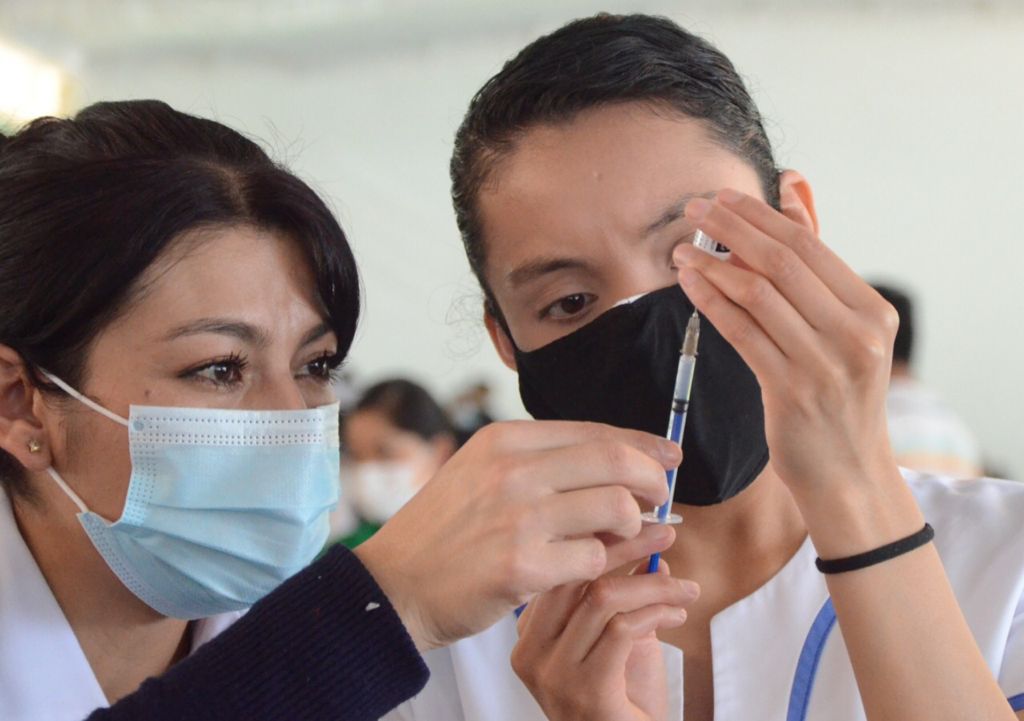 Autoridades han señalado que a la CdMx han acudido a vacunarse personas de otros estados.