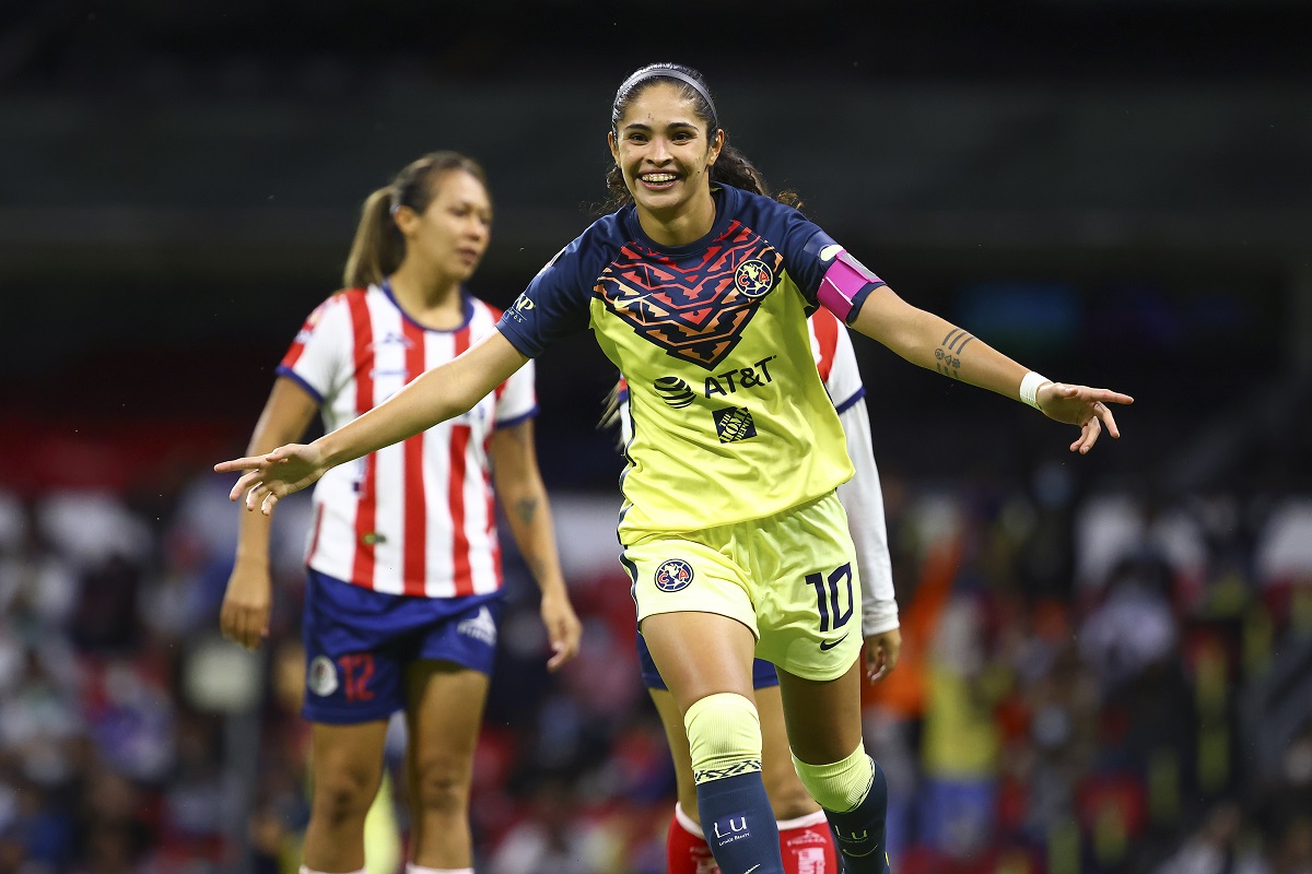 Daniela Espinosa en festejo tras abrir el marcador (Imago7)