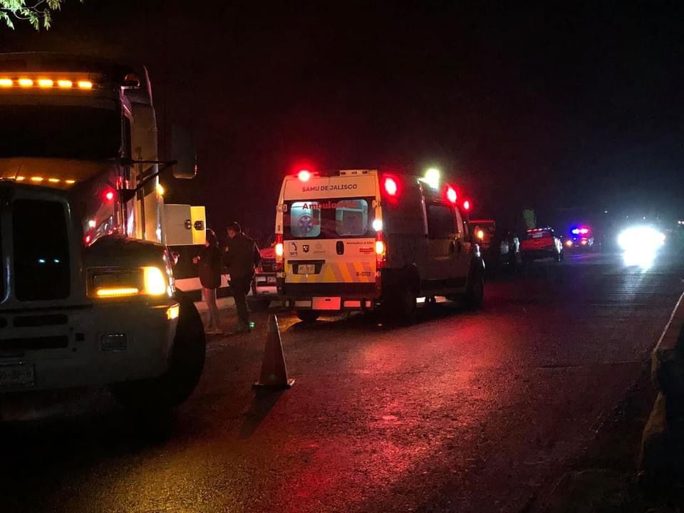 La familia viajaba en una pickup por la carretera en el municipio de Atotonilco. (Cortesía)
