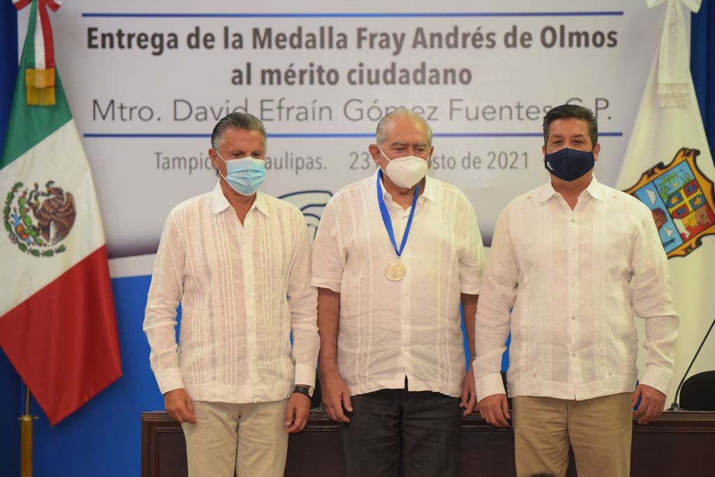 Francisco Javier García Cabeza de Vaca y Jesús Nader Nasrallah entregaron el reconocimiento